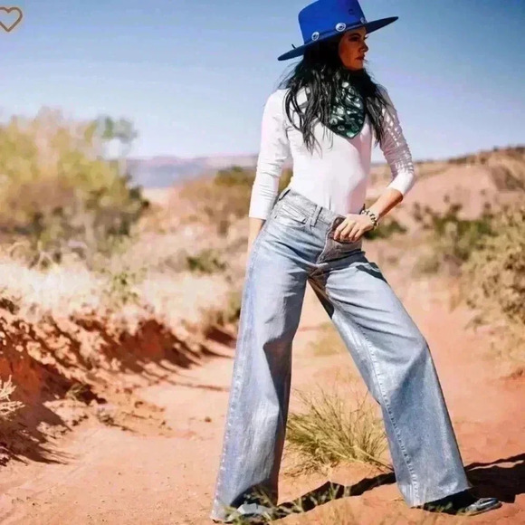 Ariat Women’s Ultra High Rise  Sliver Gloss Jazmine Wide Leg Jean - Picture 4 of 16